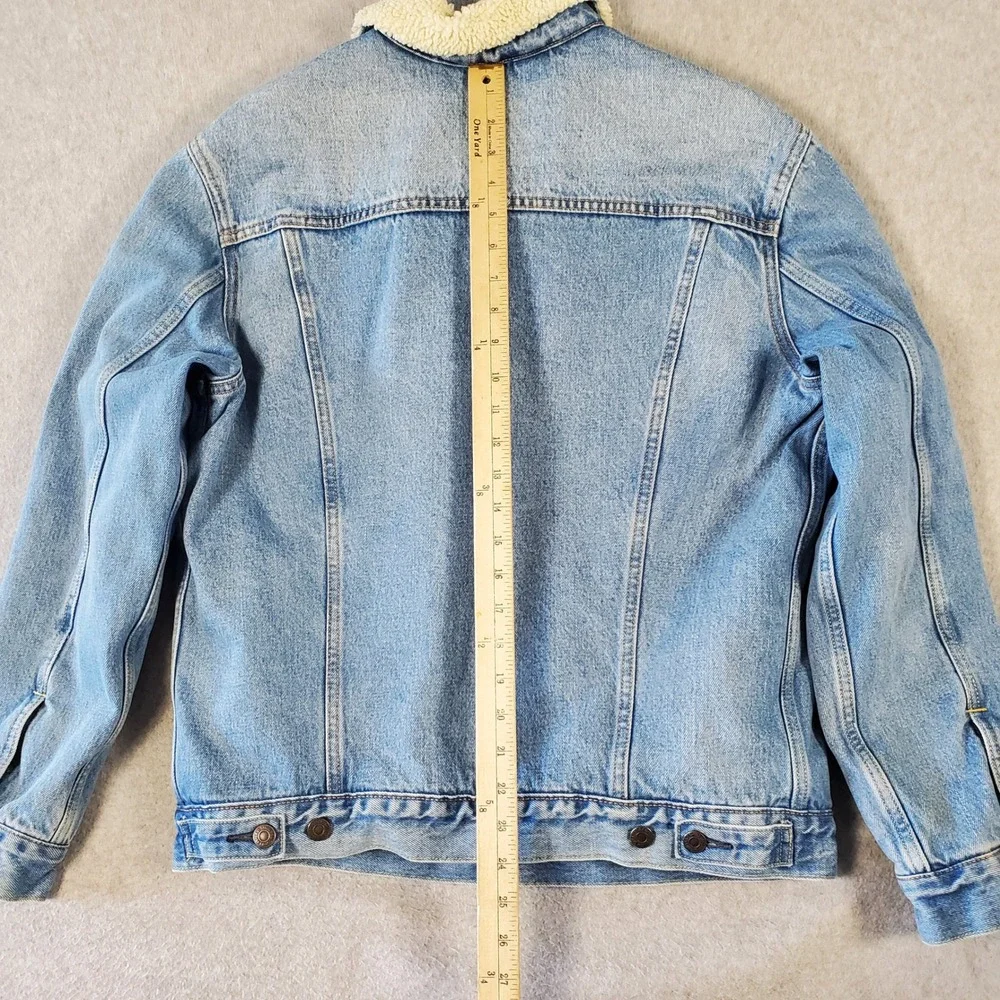 Levis Mens Type III Sherpa Trucker Jacket Light Wash Denim Faux Fur Lined Large